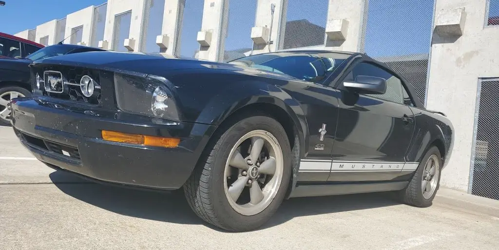 2006 V6 Mustang with a Muffler Delete