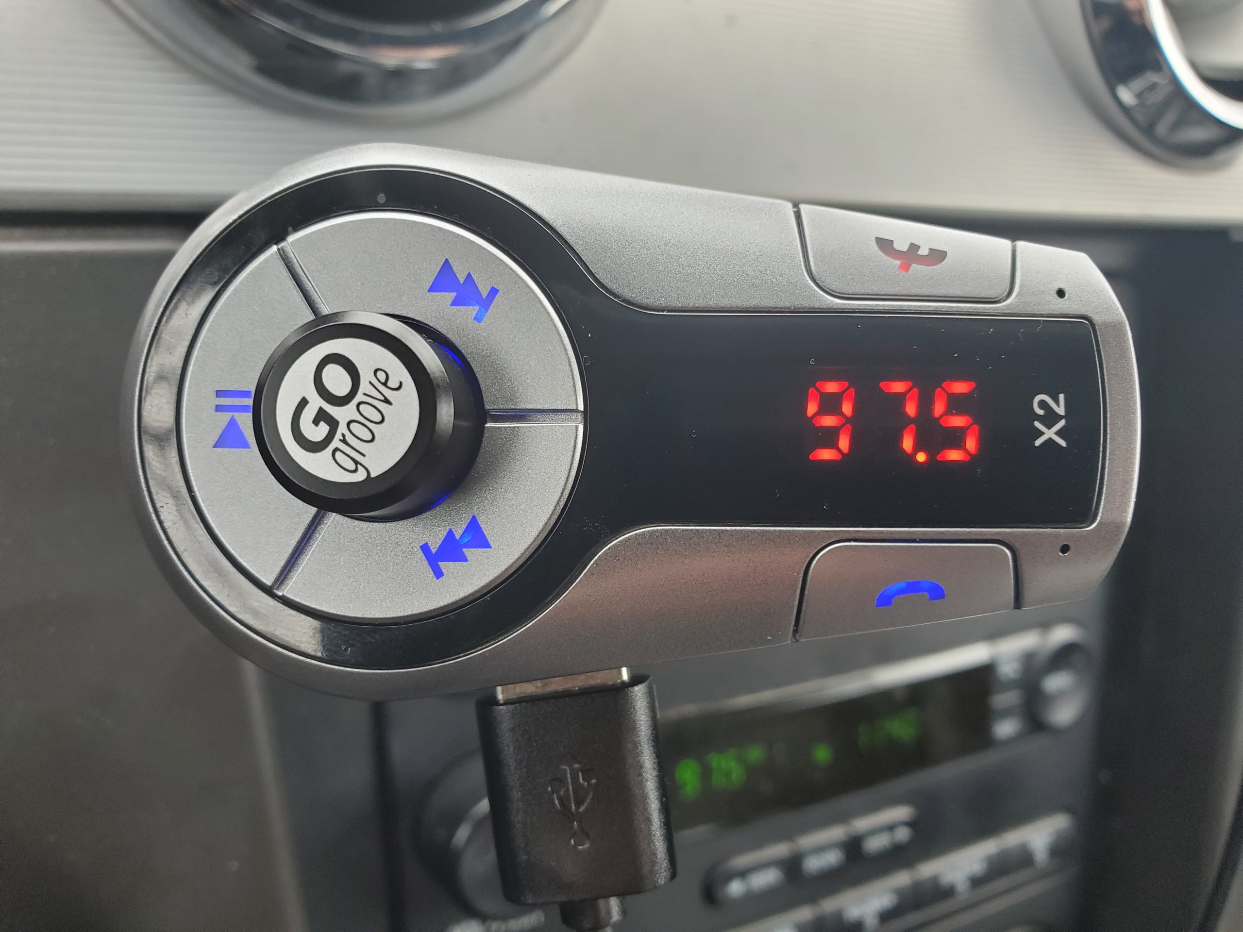 GoGroove Flexsmart X2 Review, a close-up of the FM transmitter.