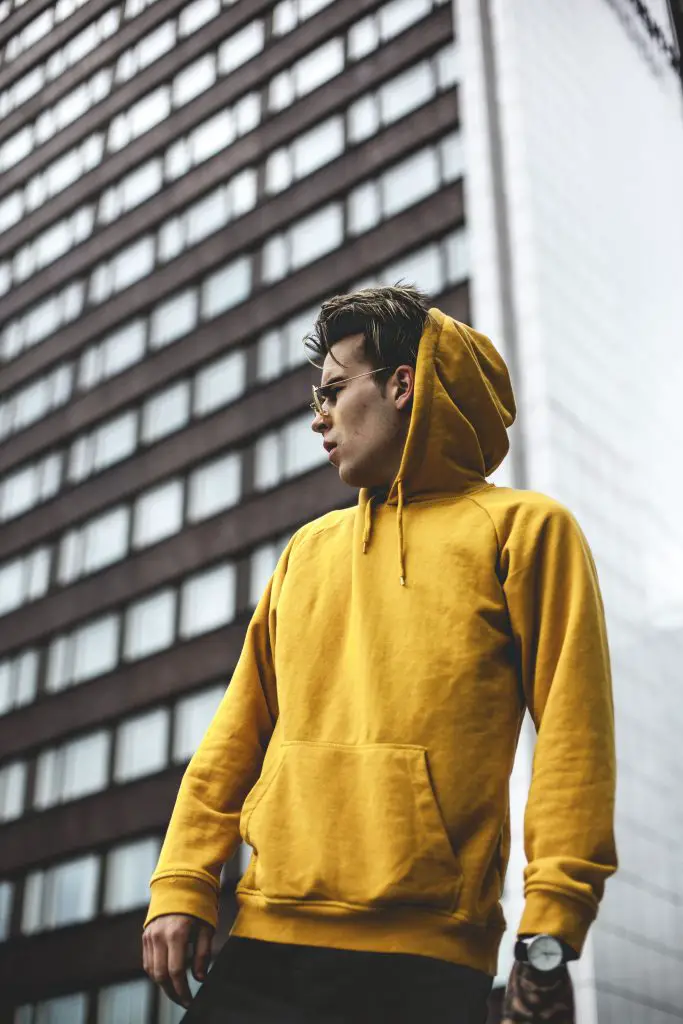 Why do bodybuilders wear hoodies while working out? TRUTH: TO LOOK FASHIONABLE. Just kidding, just to be comfy, but there are other reasons too. (Always gotta look fresh wherever you go... Photo by Marlene Leppänen from Pexels)
