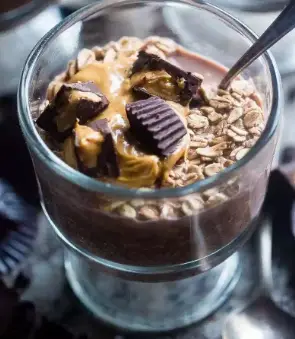 Reese's PB Cup Bodybuilding Overnight Oats